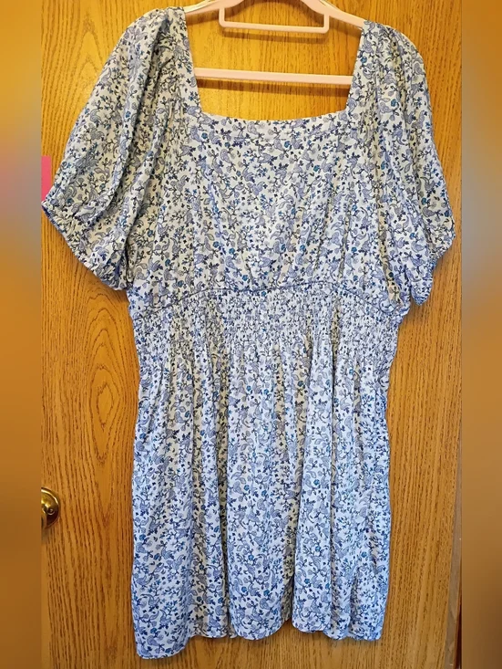 Old Navy Blue and White Floral Paisley Blouse-NWOT - Picture 2 of 3